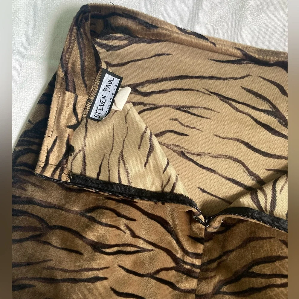 Vintage fuzzy faux tiger fur miniskirt : 90s : animal print - Picture 6 of 11